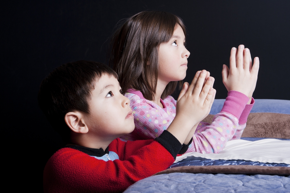 16 ways to do bedtime prayer with your kids