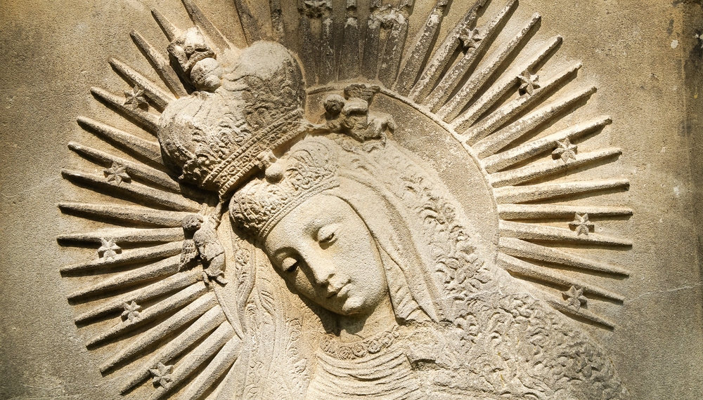 Celebrating the Queenship of Mary with your kids