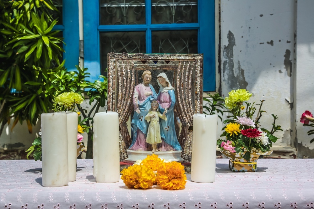 Your home oratory: A little place for family prayer